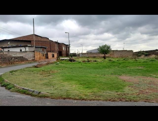LAND FOR SALE IN NALEDI